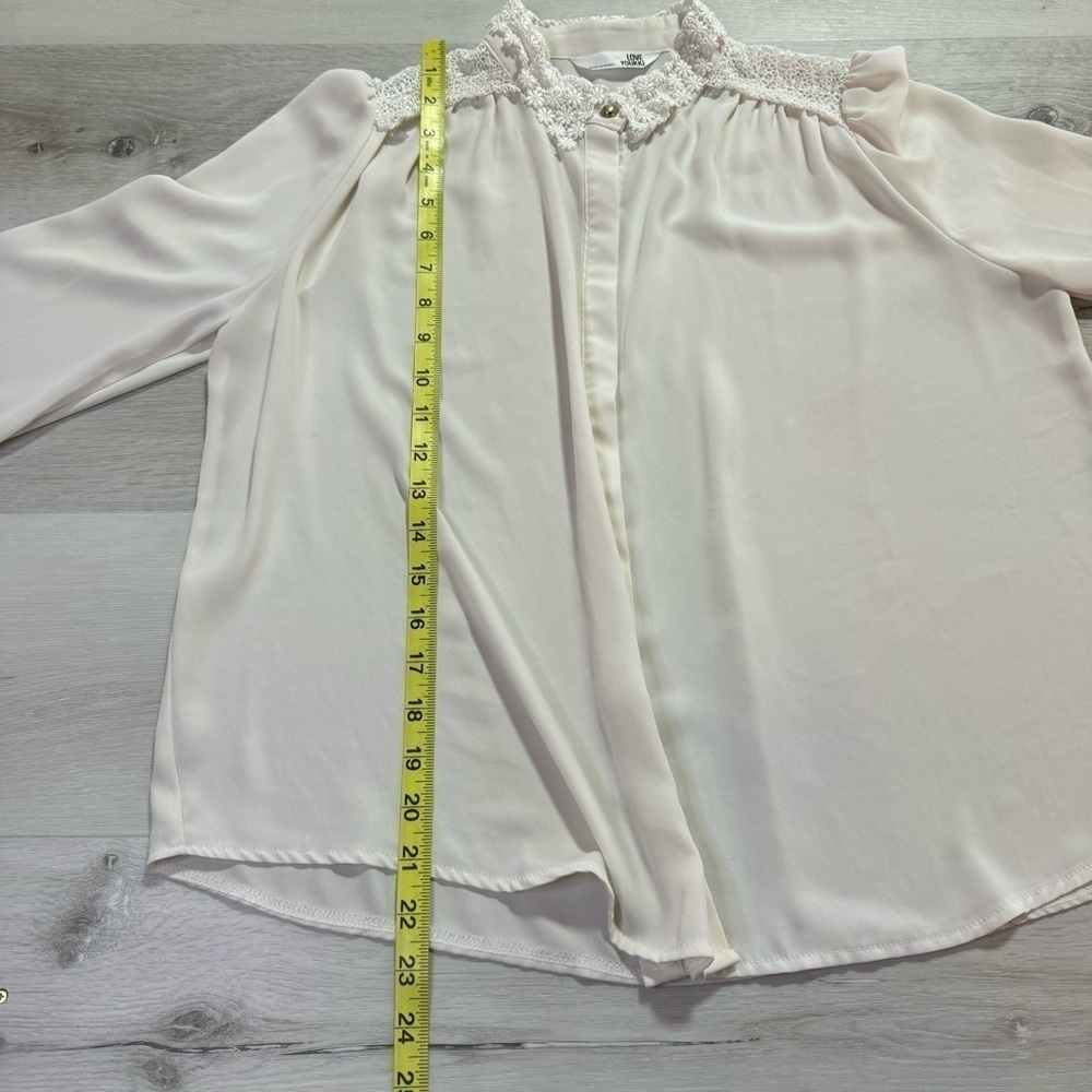 Love Youkki Feminine Lace Detail Ivory Button Up Blouse, Estimated Size Medium - Picture 5 of 11